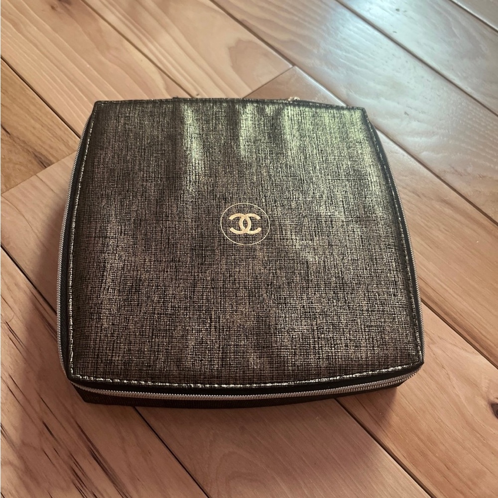 Chanel makeup pouch/box